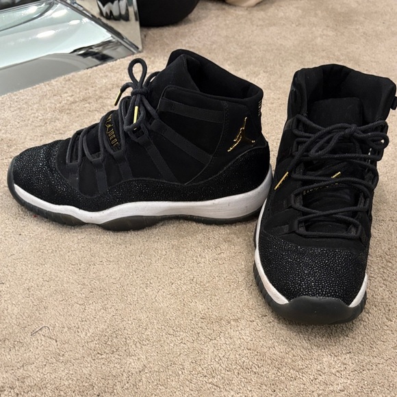Air Jordan 11 Retro Heiress “Black Stingray” Sneakers – Gold Accents - Picture 4 of 5